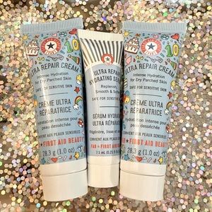 🌸 FIRST AID BEAUTY Ultra Repair Cream Serum